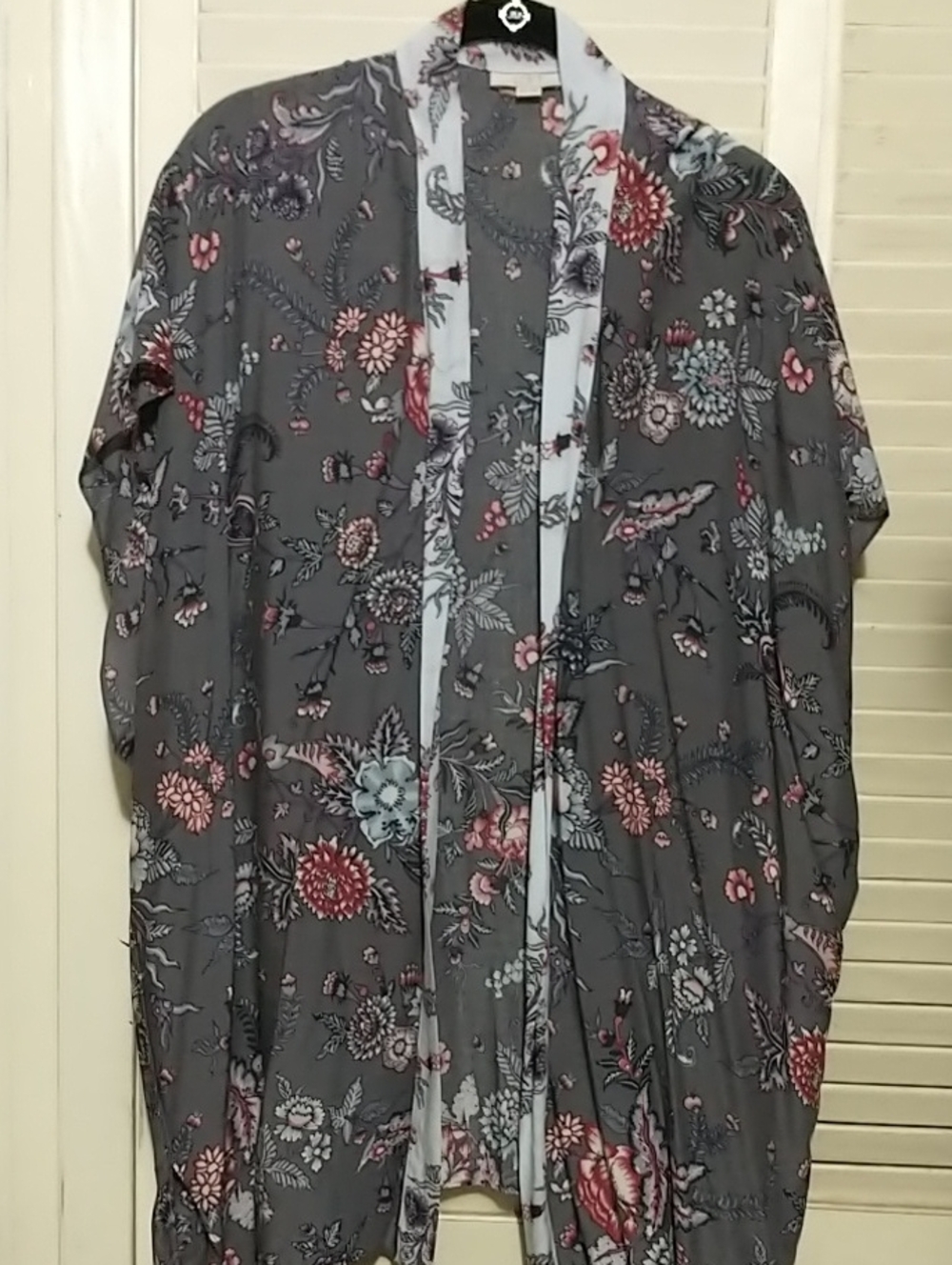 Loft Floral Grey Kimono Sleeveless Sz Xs/S Loose Fitting Can Fit Larger